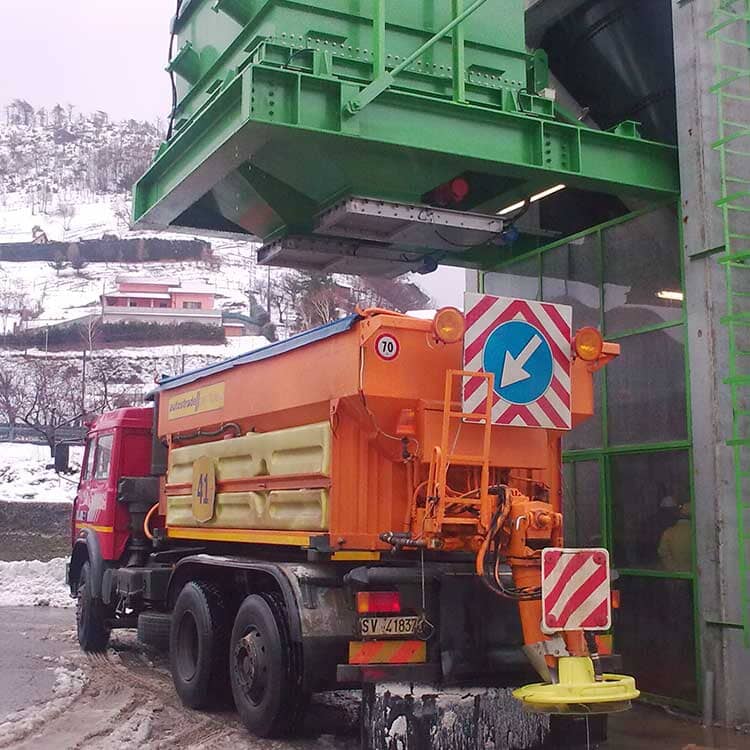 Bulk material slide gate valves for concrete and quarry industries in UK & Ireland.